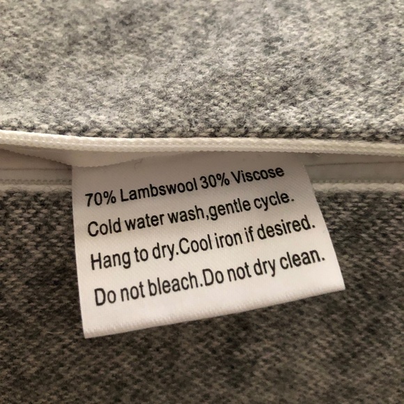 Ann Gish 22" x 18" fringed soft wool suiting accent pillow with insert zip close - Picture 6 of 7